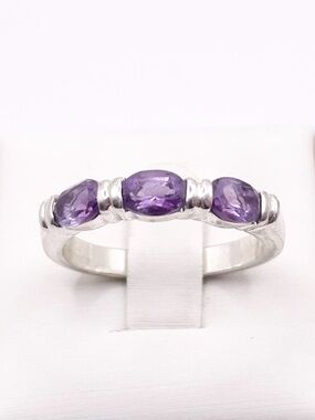 Size. 9 Sterling Silver Amethyst Three-Stone Ring